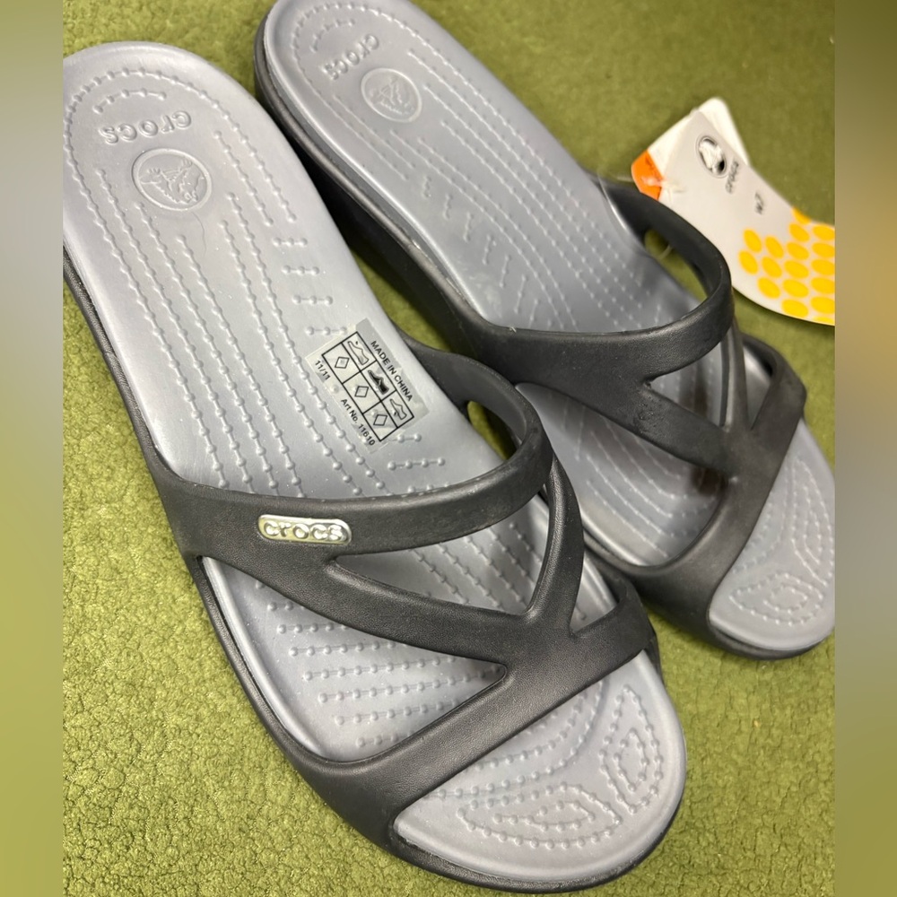 Crocs Black Grey Hilda Strap Sandals Women's Size 7 Slip On